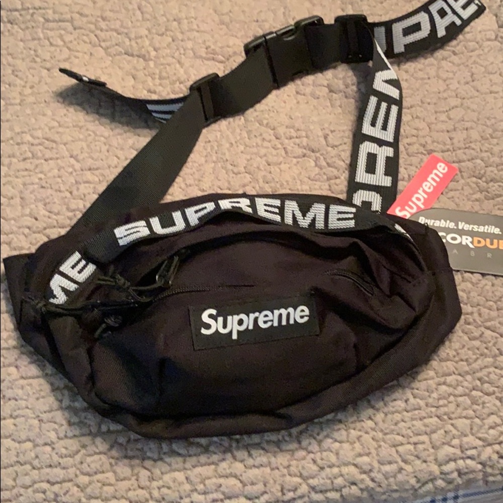 Supreme FannyPack